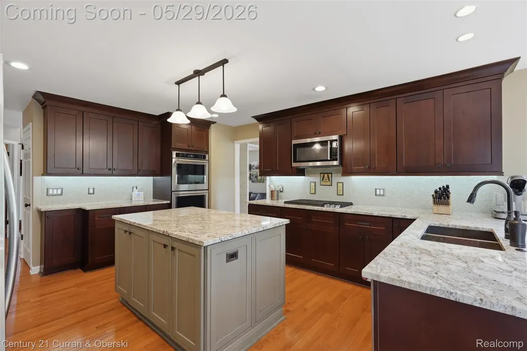 35975 King Edward Drive Farmington Hills City MI 48331