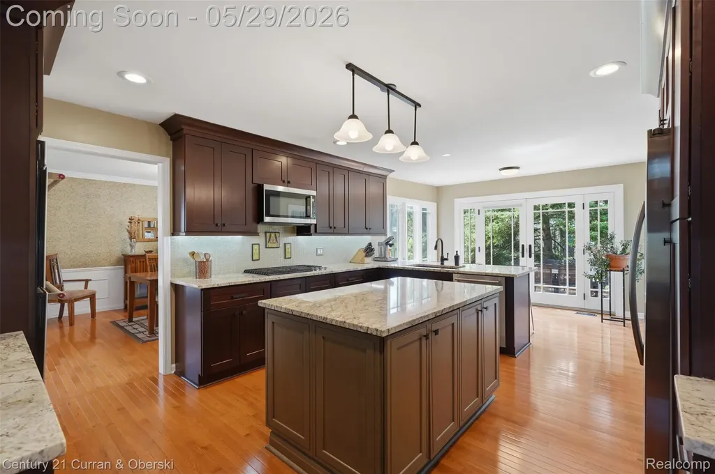 35975 King Edward Drive Farmington Hills City MI 48331
