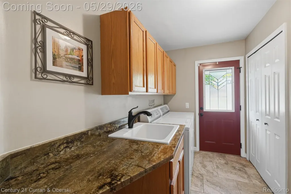 35975 King Edward Drive Farmington Hills City MI 48331