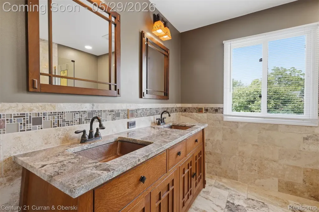 35975 King Edward Drive Farmington Hills City MI 48331
