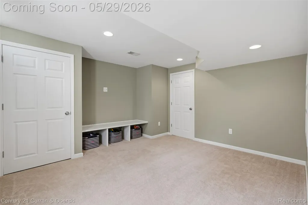 35975 King Edward Drive Farmington Hills City MI 48331