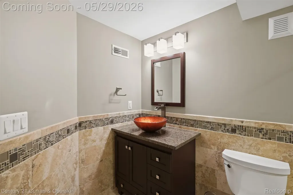 35975 King Edward Drive Farmington Hills City MI 48331