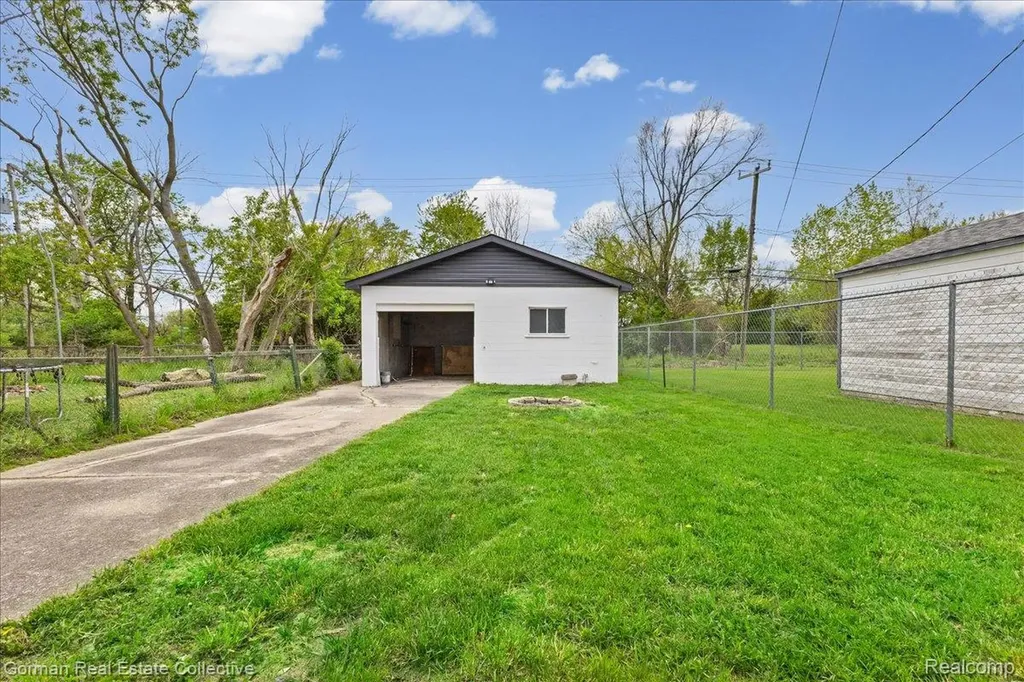 8227 Saint Marys Street Detroit City MI 48228
