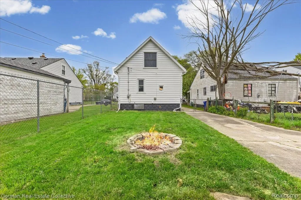 8227 Saint Marys Street Detroit City MI 48228