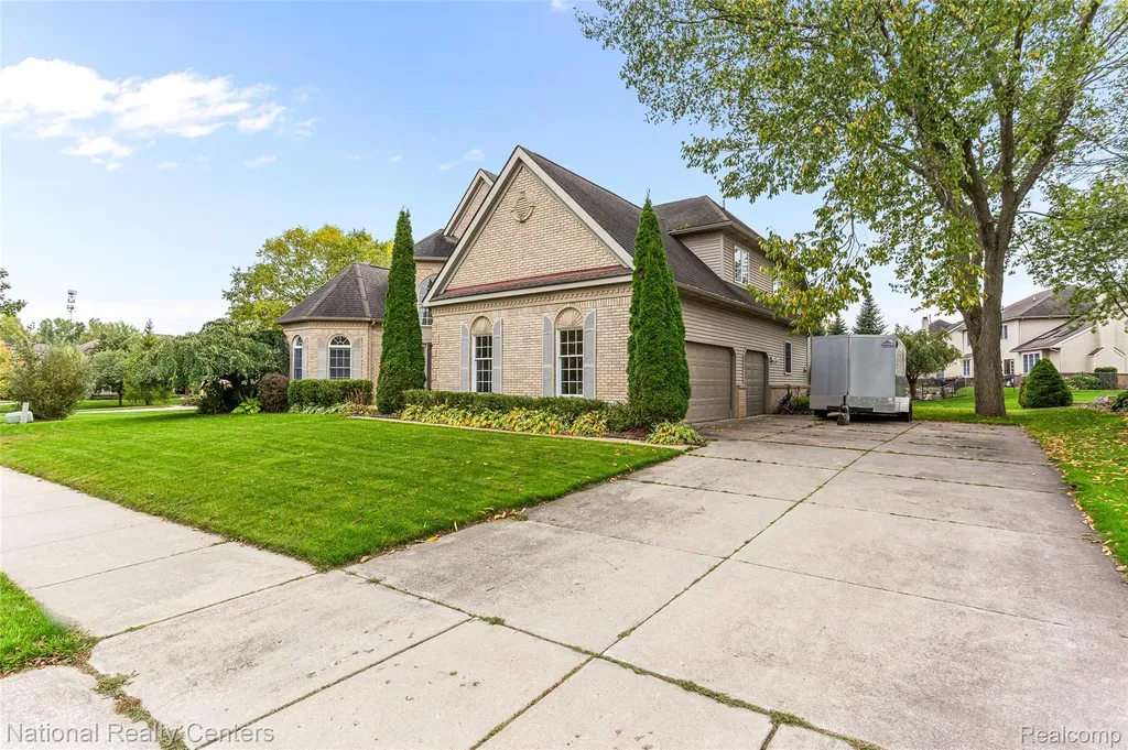 2077 Applebrook Drive Commerce Charter Township MI 48382