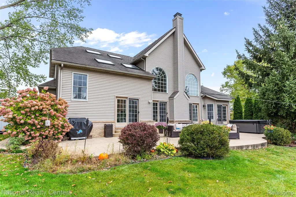 2077 Applebrook Drive Commerce Charter Township MI 48382