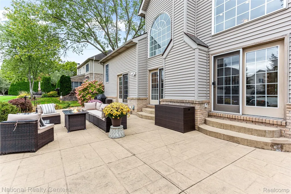 2077 Applebrook Drive Commerce Charter Township MI 48382