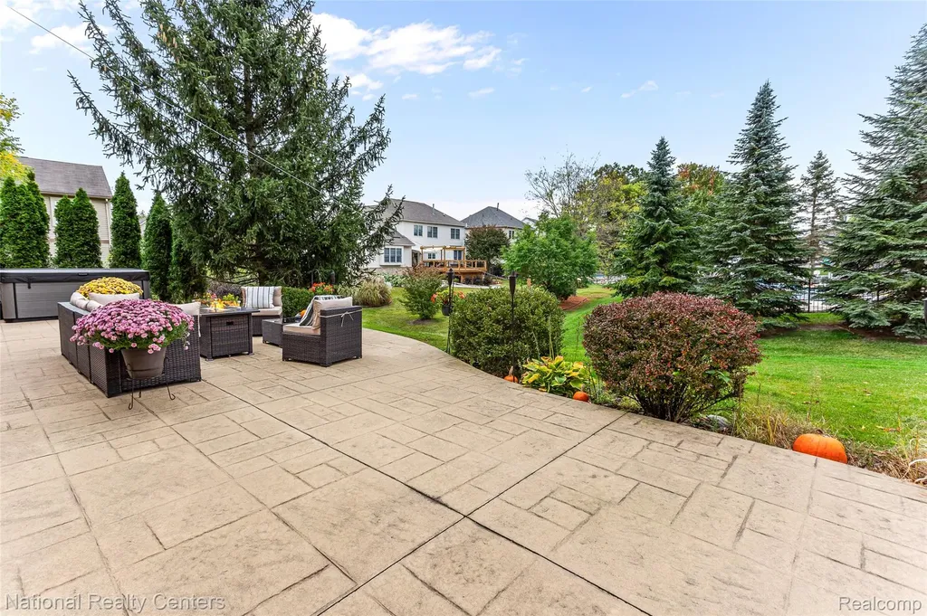 2077 Applebrook Drive Commerce Charter Township MI 48382