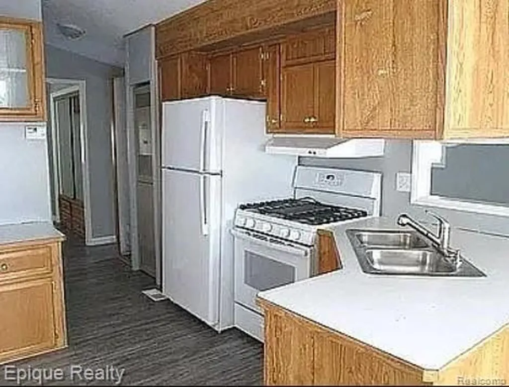 10915 E Goodall Road Vernon Village MI 48429