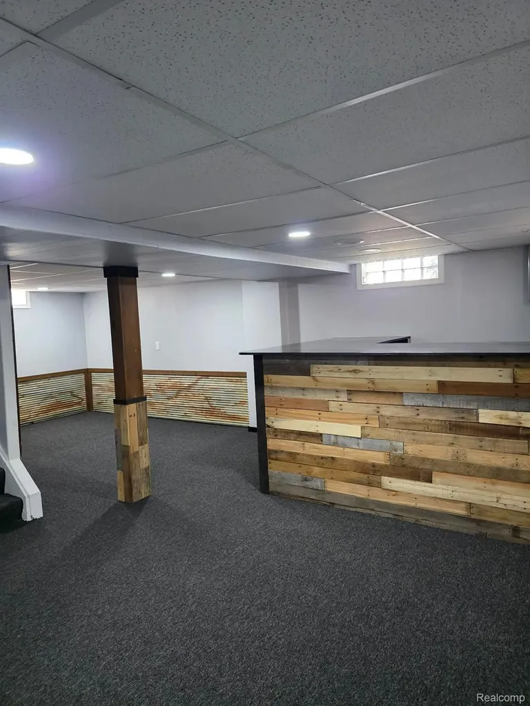 29571 Kelly Road Roseville City MI 48066