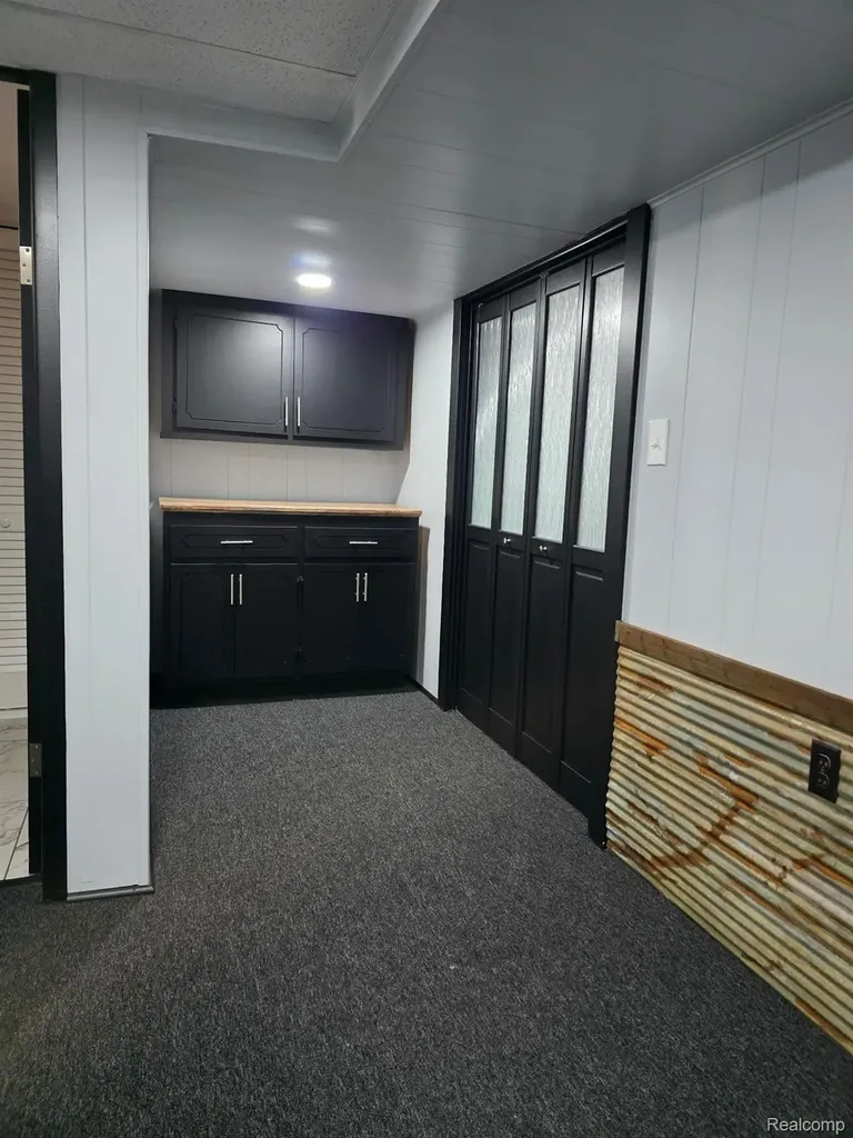 29571 Kelly Road Roseville City MI 48066