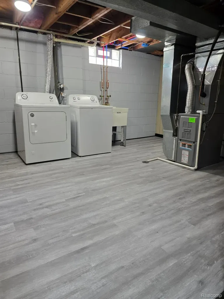 29571 Kelly Road Roseville City MI 48066
