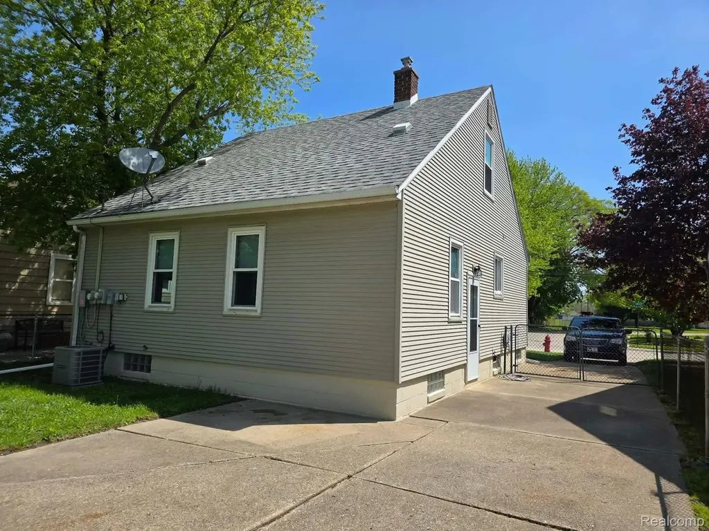 29571 Kelly Road Roseville City MI 48066