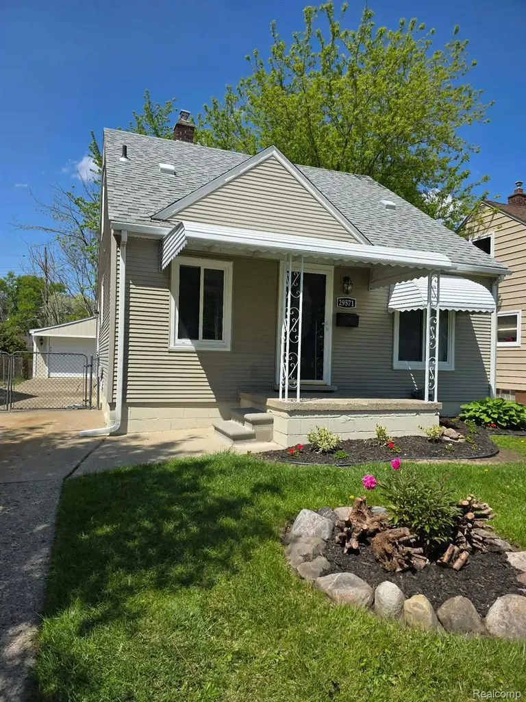 29571 Kelly Road Roseville City MI 48066