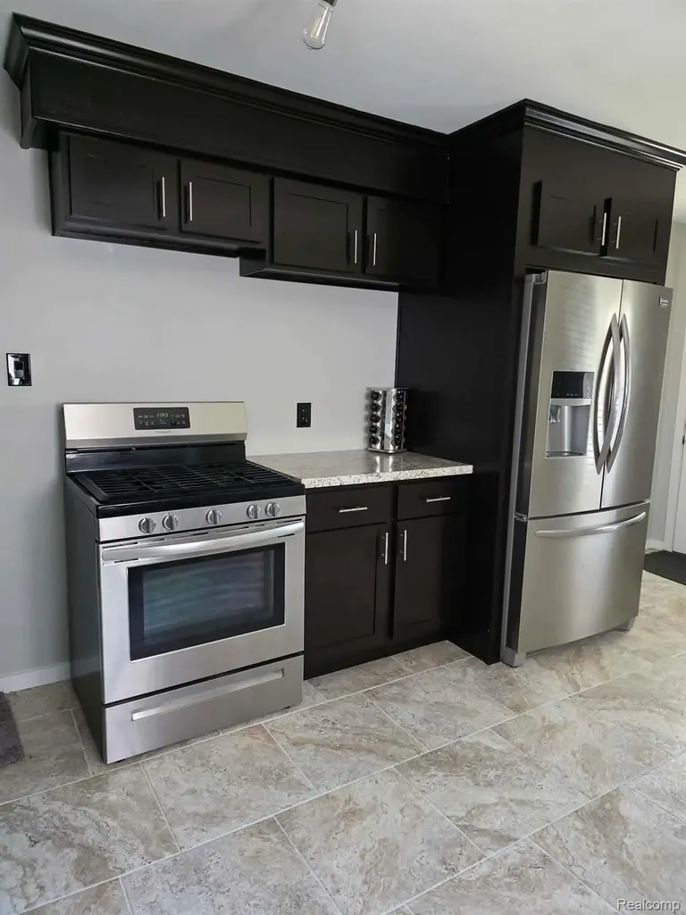 29571 Kelly Road Roseville City MI 48066