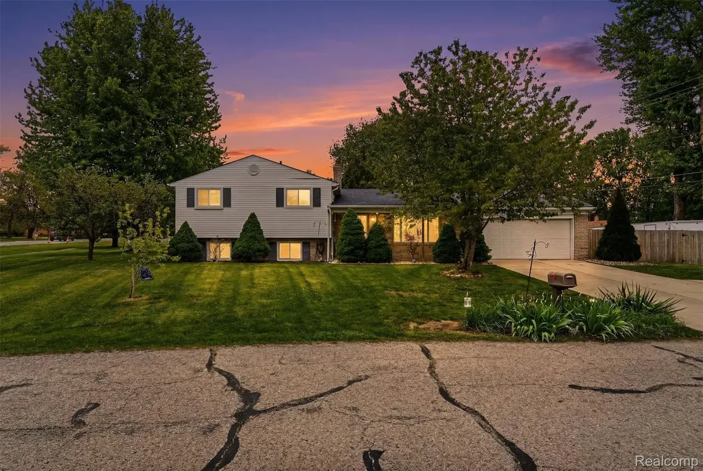 4821 Shelbyshire Drive Shelby Charter Township MI 48316