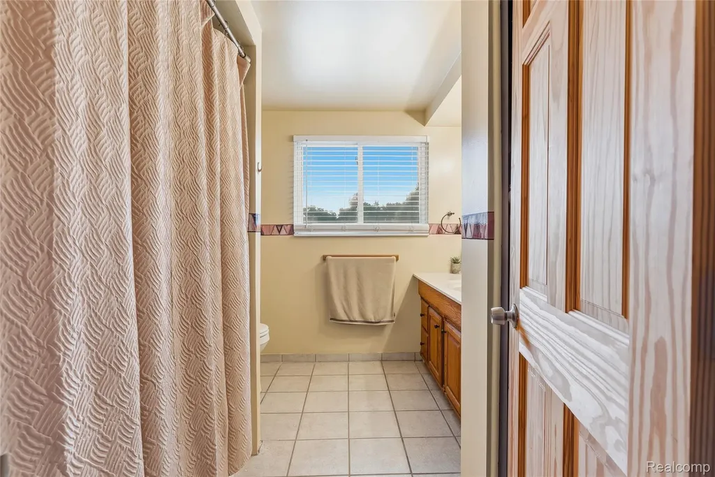 4821 Shelbyshire Drive Shelby Charter Township MI 48316