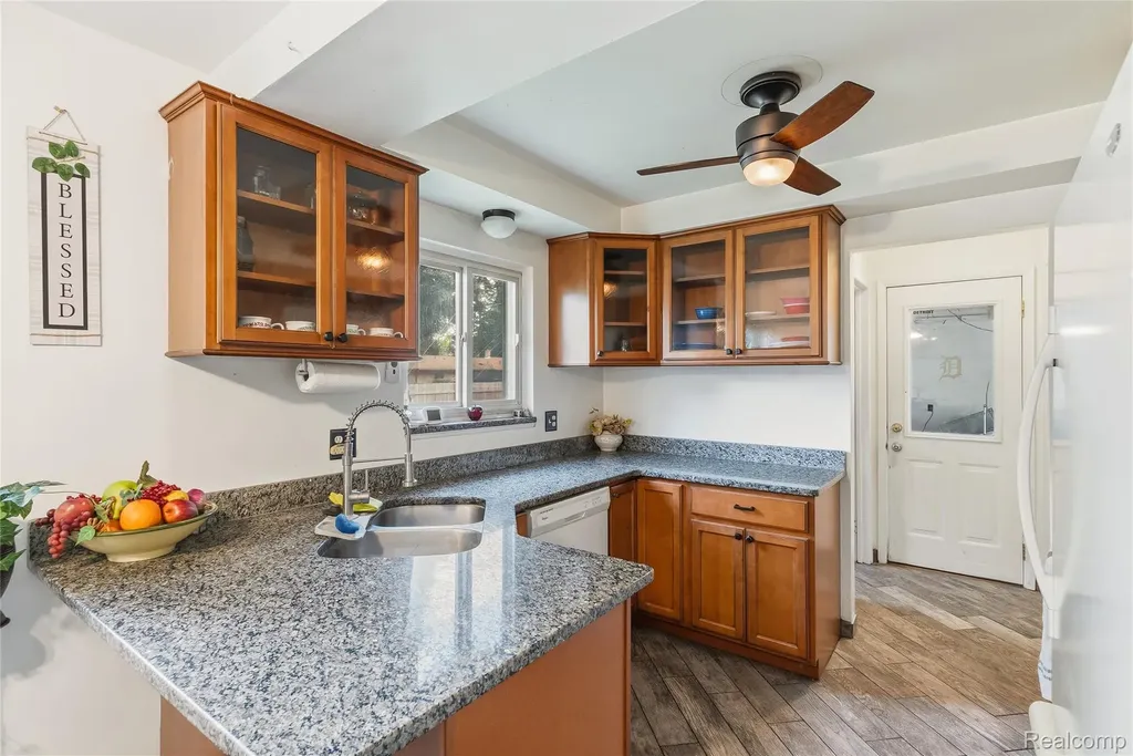 4821 Shelbyshire Drive Shelby Charter Township MI 48316