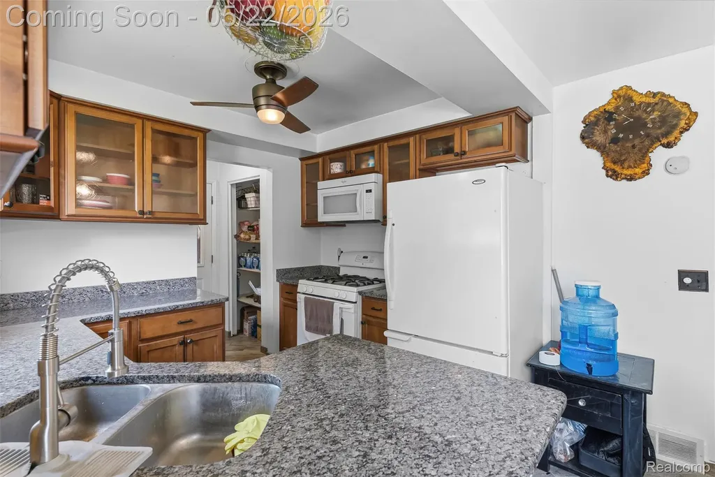 4821 Shelbyshire Drive Shelby Charter Township MI 48316