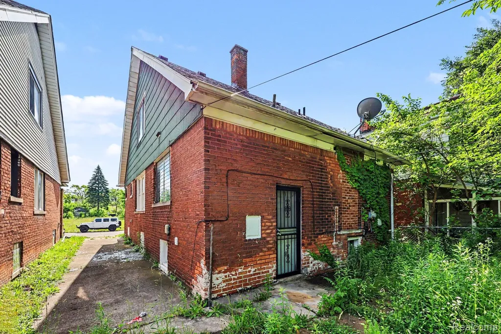 19539 Hickory Street Detroit City MI 48205
