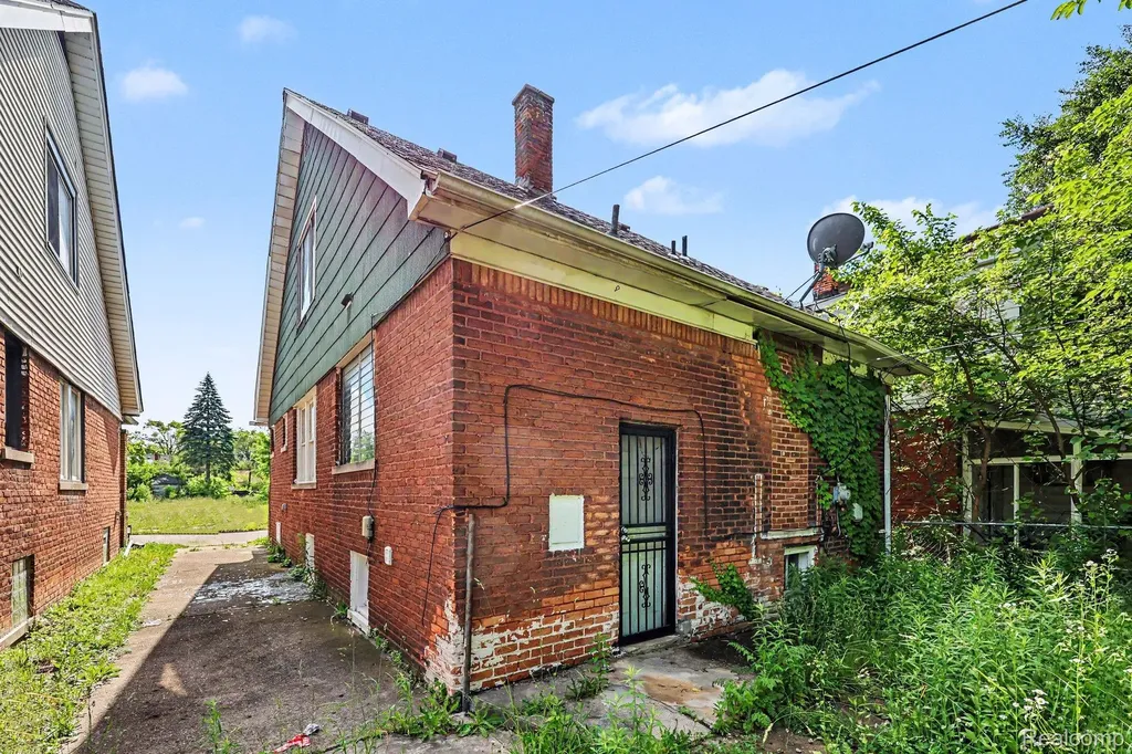 19539 Hickory Street Detroit City MI 48205