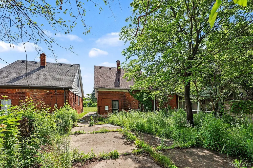 19539 Hickory Street Detroit City MI 48205