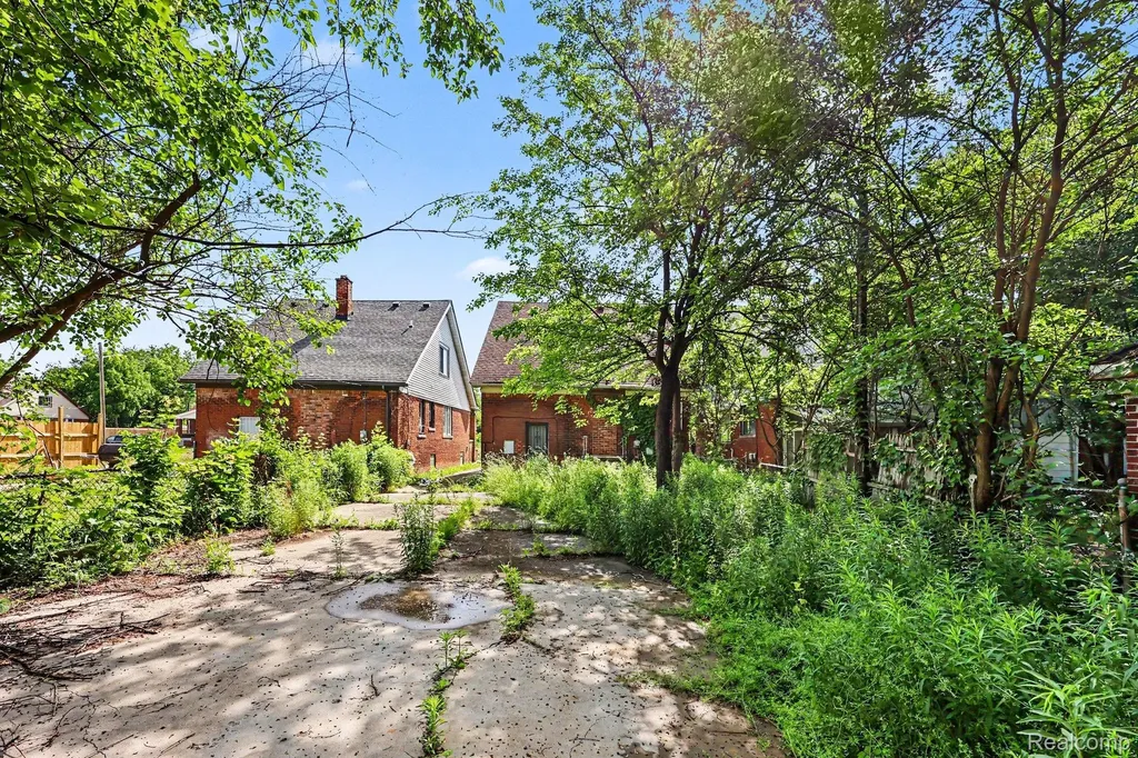 19539 Hickory Street Detroit City MI 48205