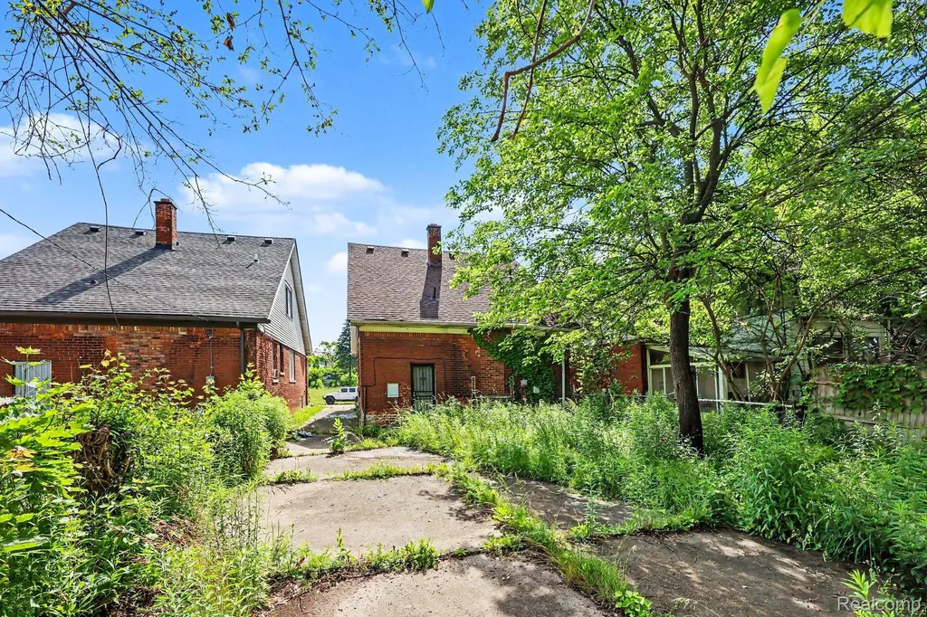 19539 Hickory Street Detroit City MI 48205