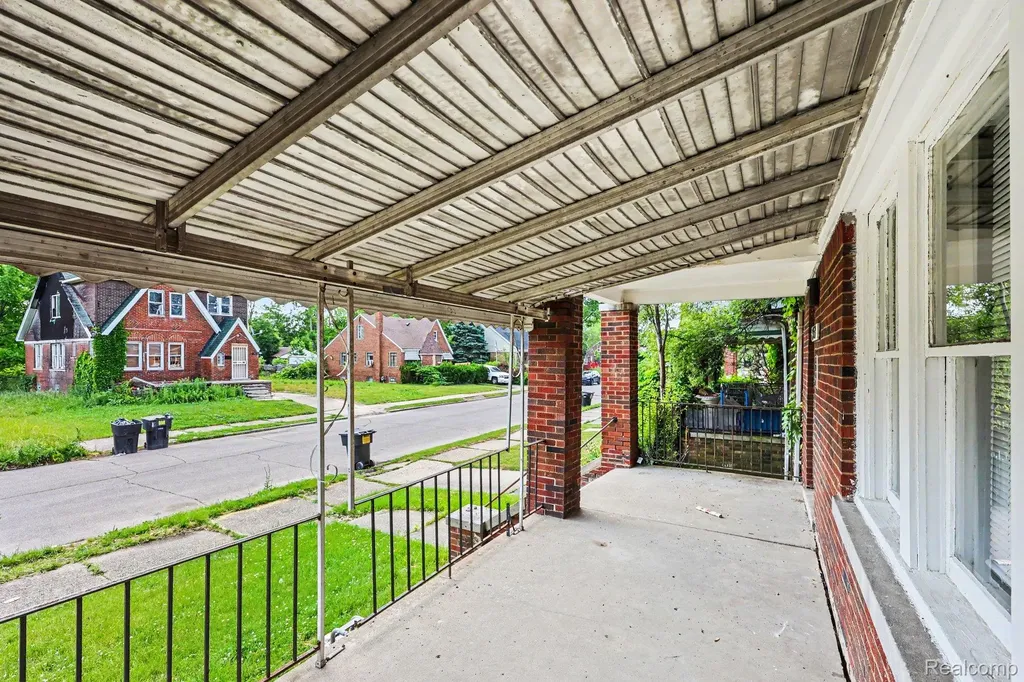 19539 Hickory Street Detroit City MI 48205