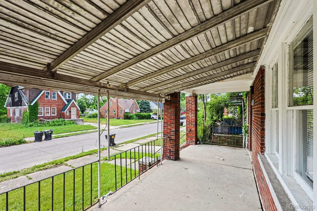19539 Hickory Street Detroit City MI 48205