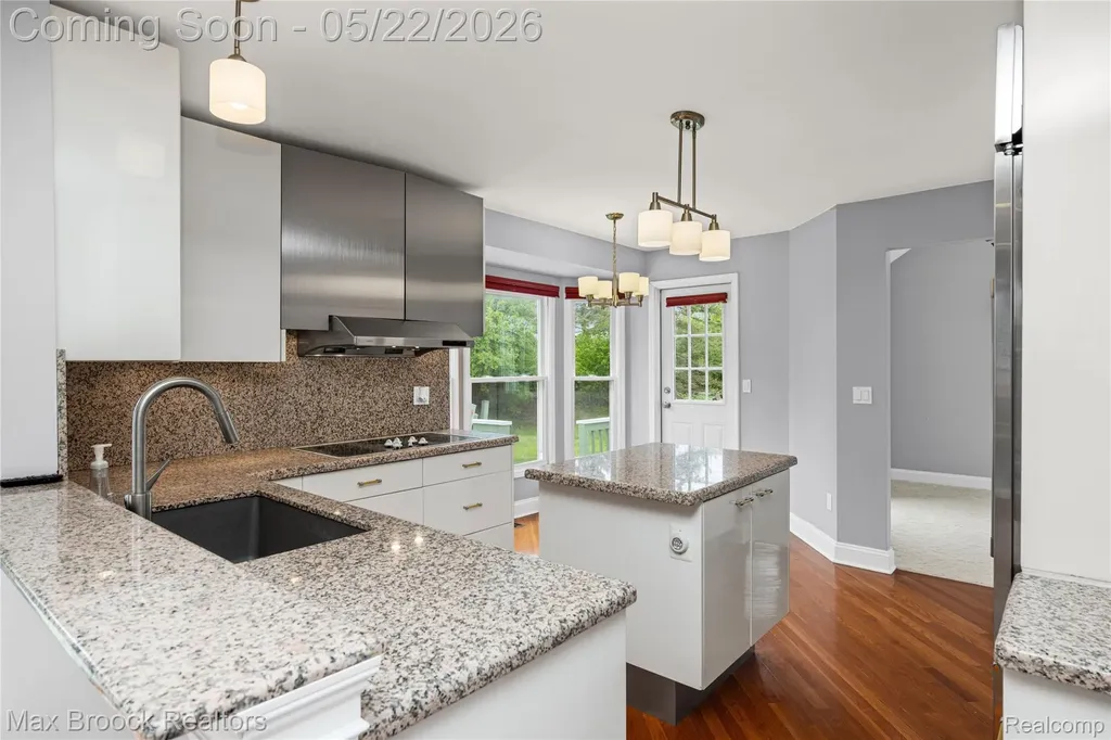 39456 Squire Road Novi City MI 48375