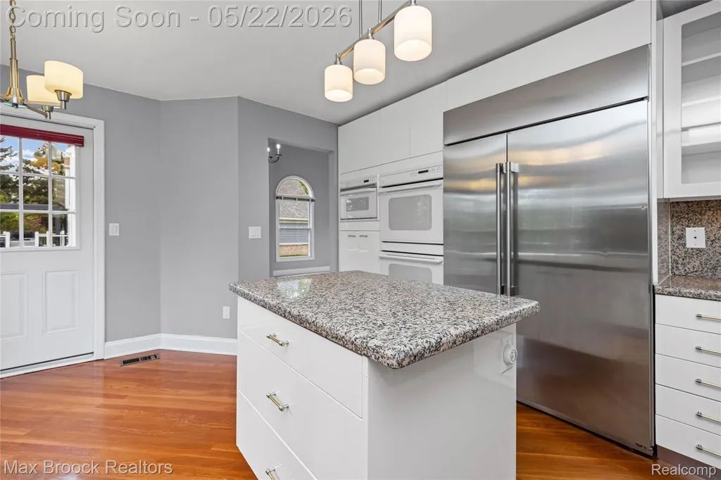 39456 Squire Road Novi City MI 48375