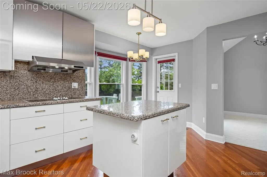 39456 Squire Road Novi City MI 48375
