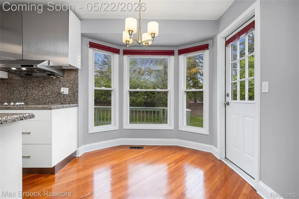 39456 Squire Road Novi City MI 48375