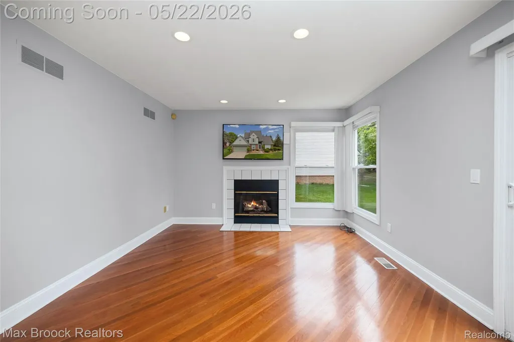 39456 Squire Road Novi City MI 48375