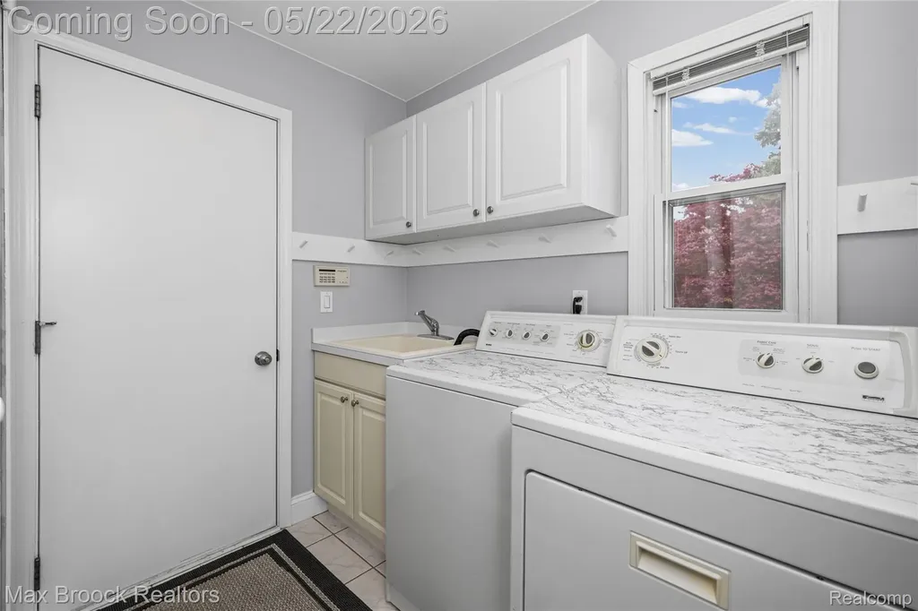 39456 Squire Road Novi City MI 48375