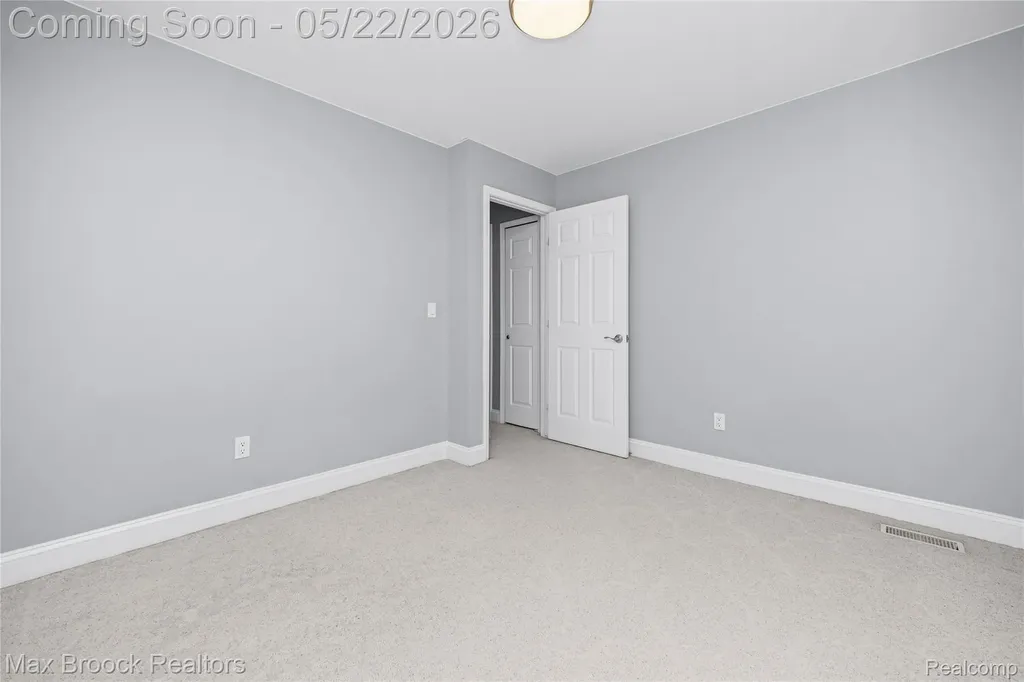 39456 Squire Road Novi City MI 48375