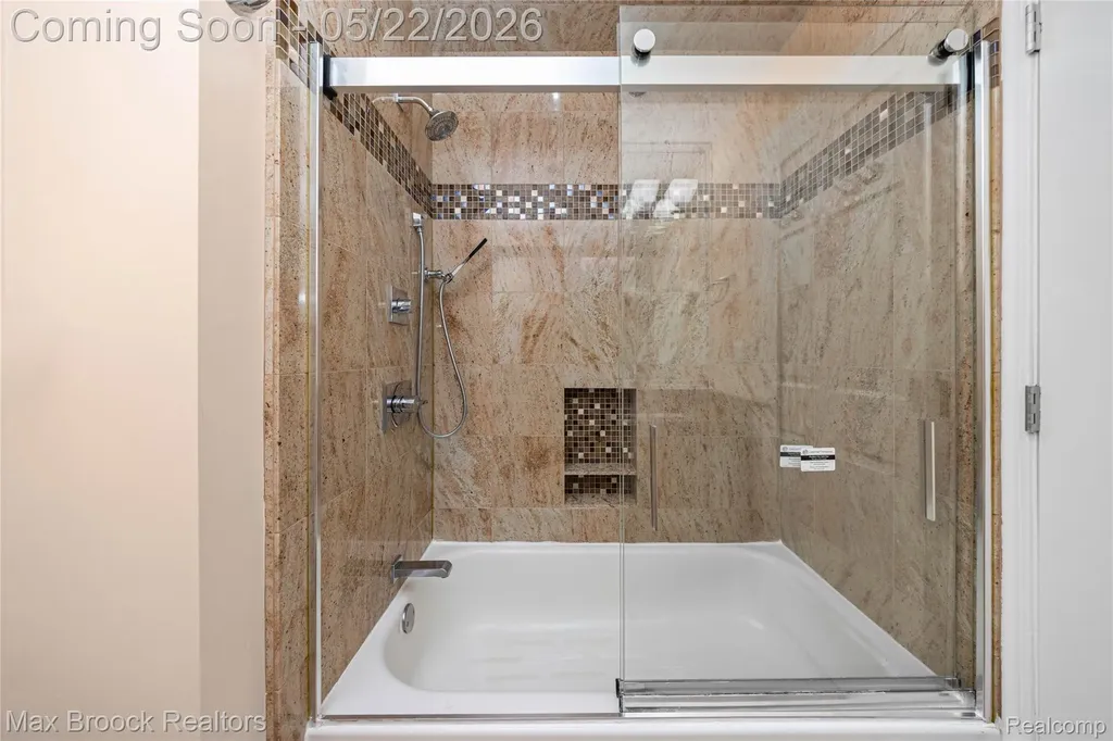 39456 Squire Road Novi City MI 48375