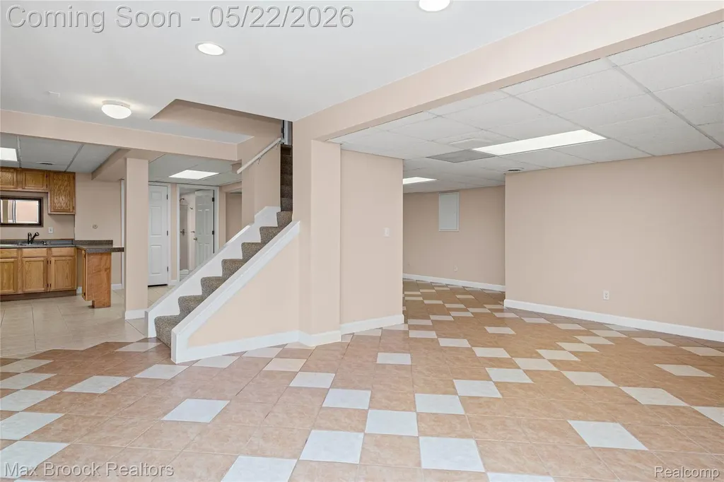 39456 Squire Road Novi City MI 48375
