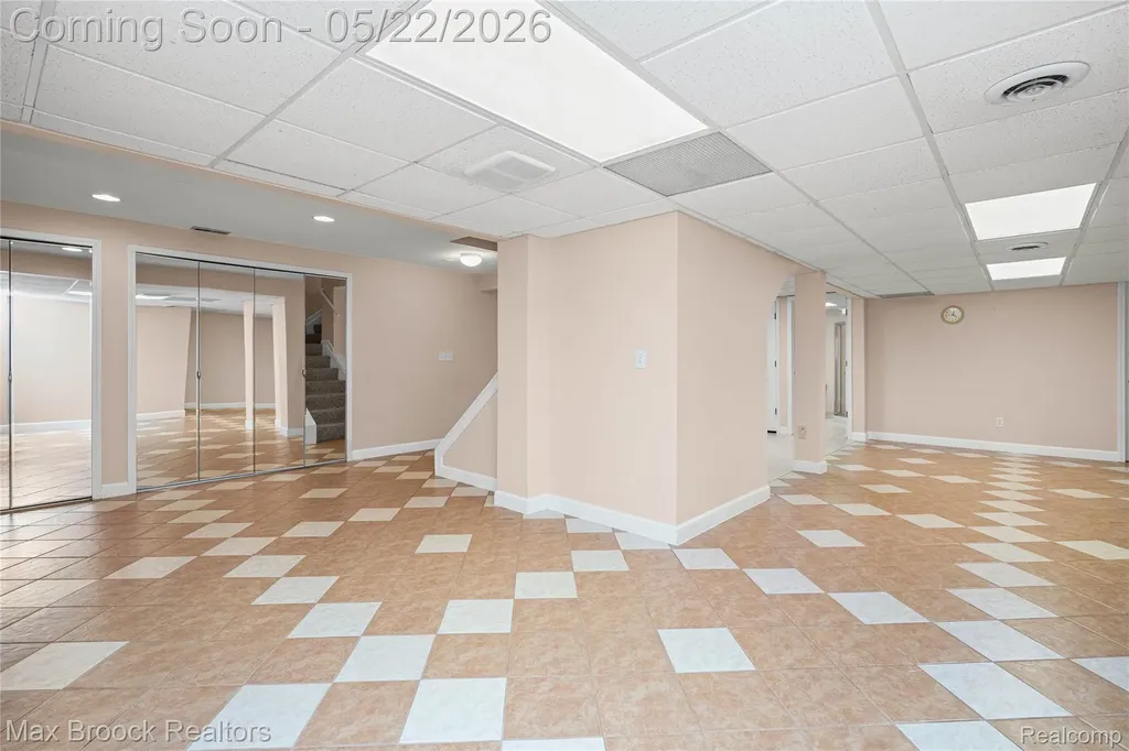 39456 Squire Road Novi City MI 48375