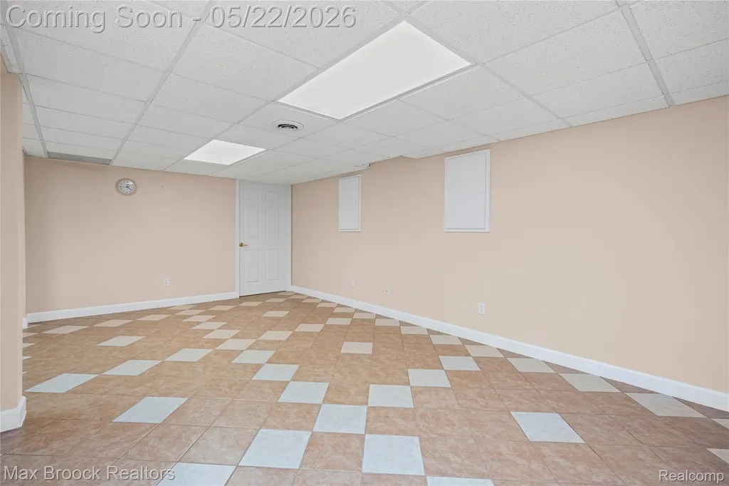 39456 Squire Road Novi City MI 48375
