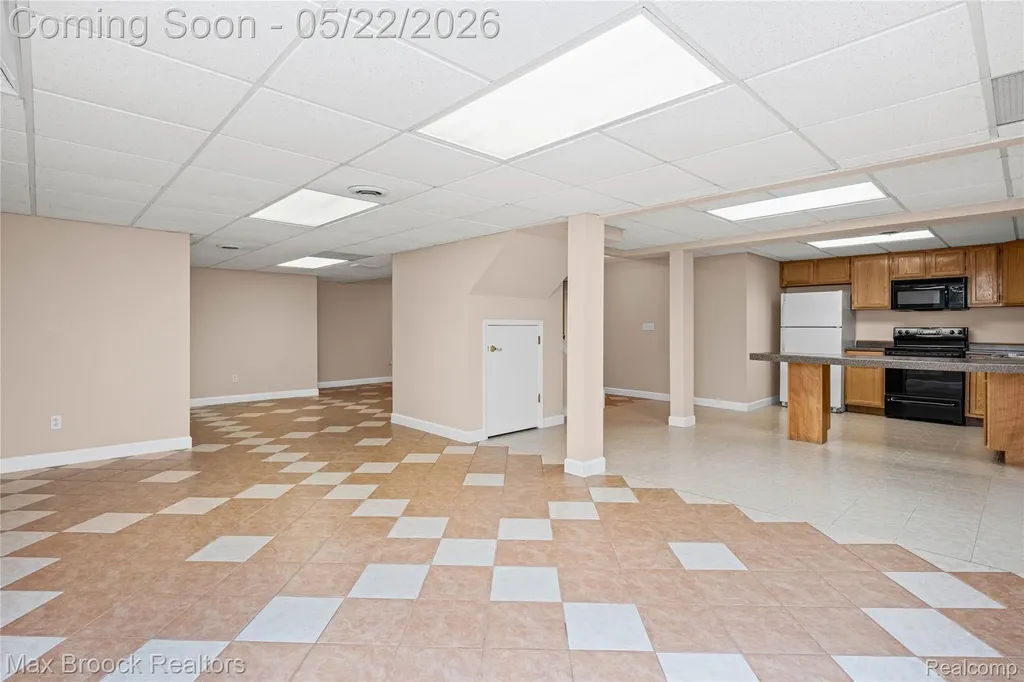 39456 Squire Road Novi City MI 48375