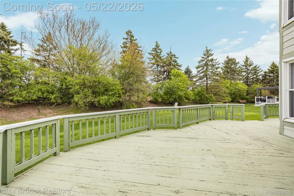 39456 Squire Road Novi City MI 48375