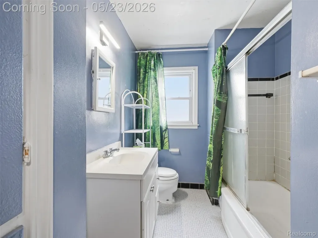 19132 Glenmore Redford Charter Township MI 48240