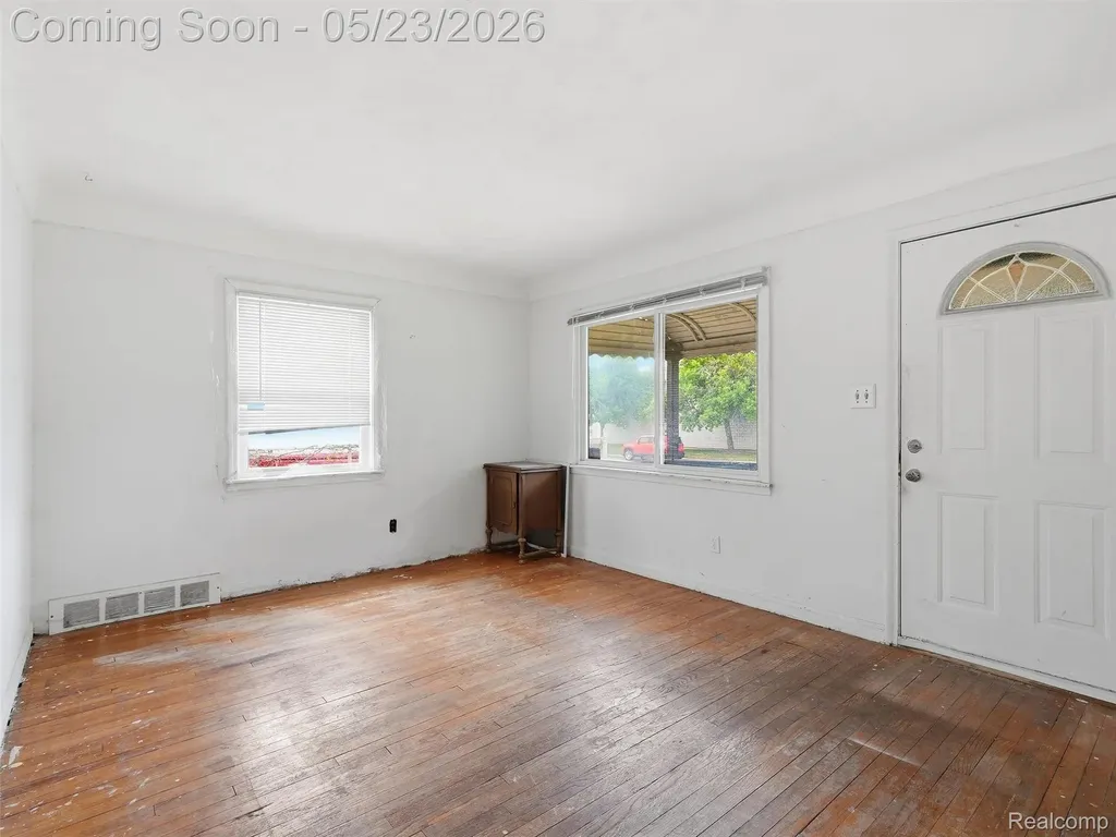 19132 Glenmore Redford Charter Township MI 48240