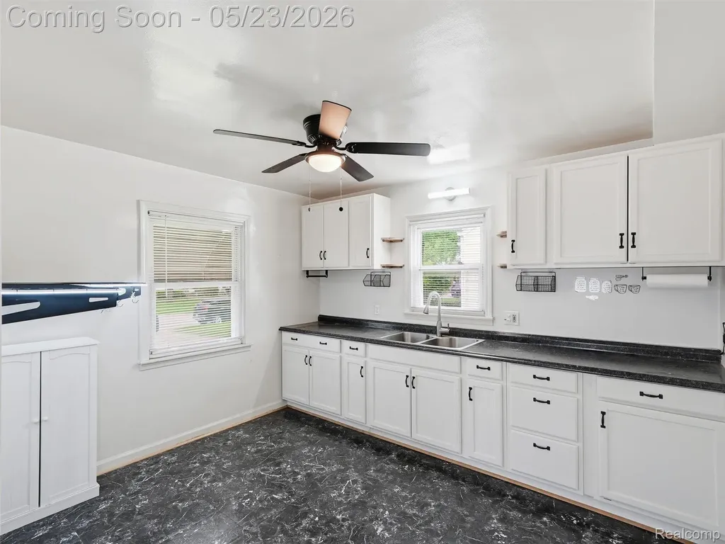 19132 Glenmore Redford Charter Township MI 48240
