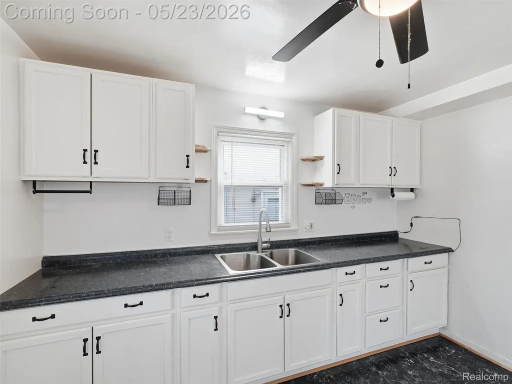 19132 Glenmore Redford Charter Township MI 48240