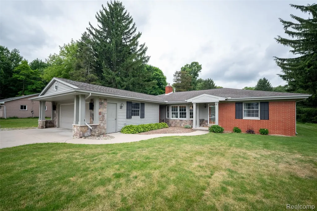 9404 River Road Algonac City MI 48001