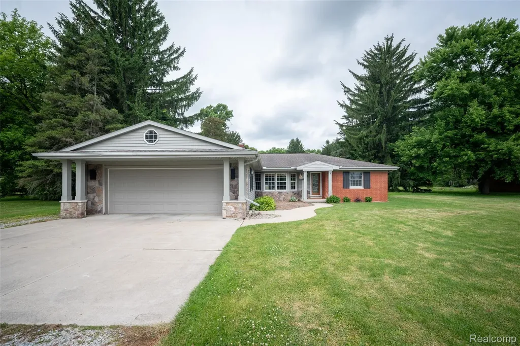 9404 River Road Algonac City MI 48001
