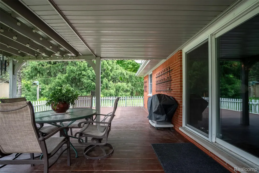 9404 River Road Algonac City MI 48001